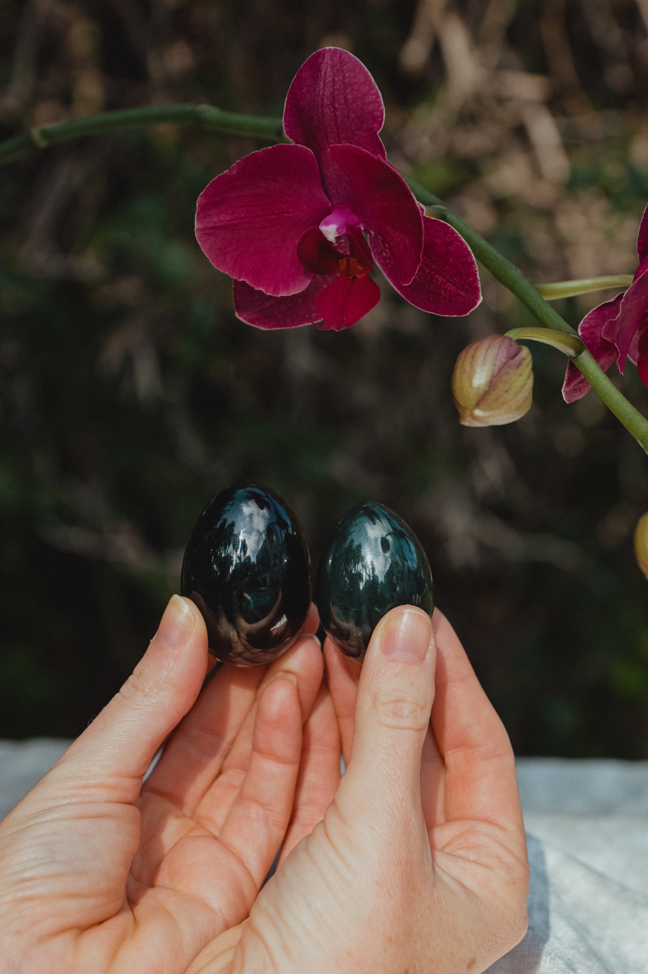 NEPHRITE JADE EGG - GIA CERTIFIED