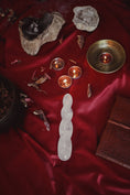 Load image into Gallery viewer, CLEAR SPIRAL YONI WAND