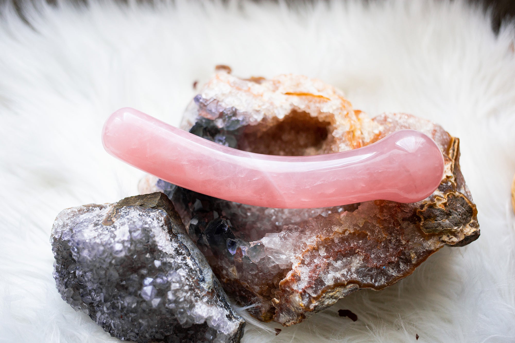 ROSE CURVED YONI WAND