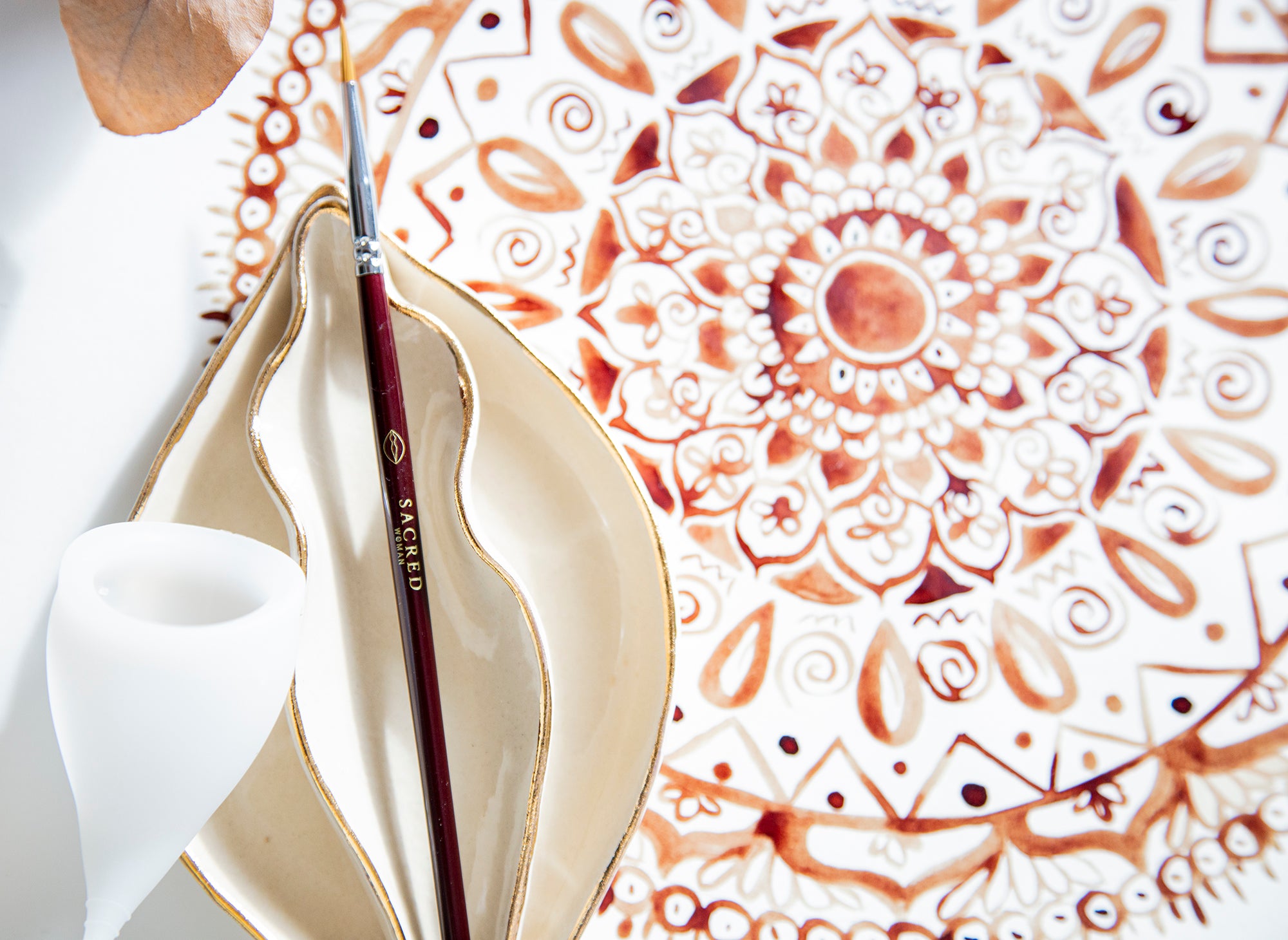 MENSTRUAL PAINT BRUSH
