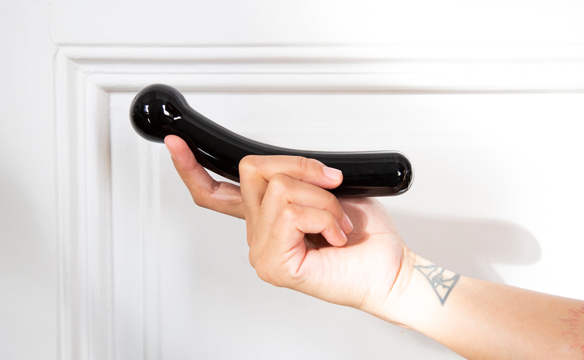 BLACK VENUS CURVED WAND